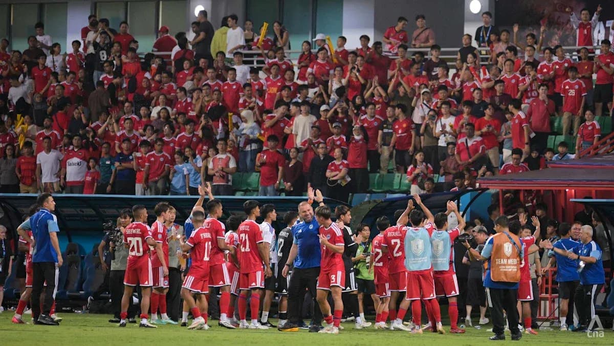 Futbolchilar muxlislar oldida to'plangan Futbolchilar muxlislar oldida to'plangan