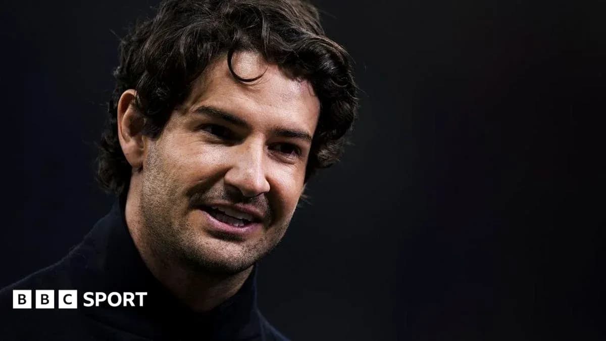 Maqsadli intervyu berayotgan futbolchi yaqin reji Maqsadli intervyu berayotgan futbolchi yaqin reji