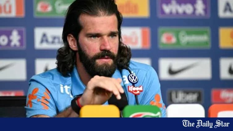 Futbolchi matbuot anjumanida so'zlayapti Futbolchi matbuot anjumanida so'zlayapti