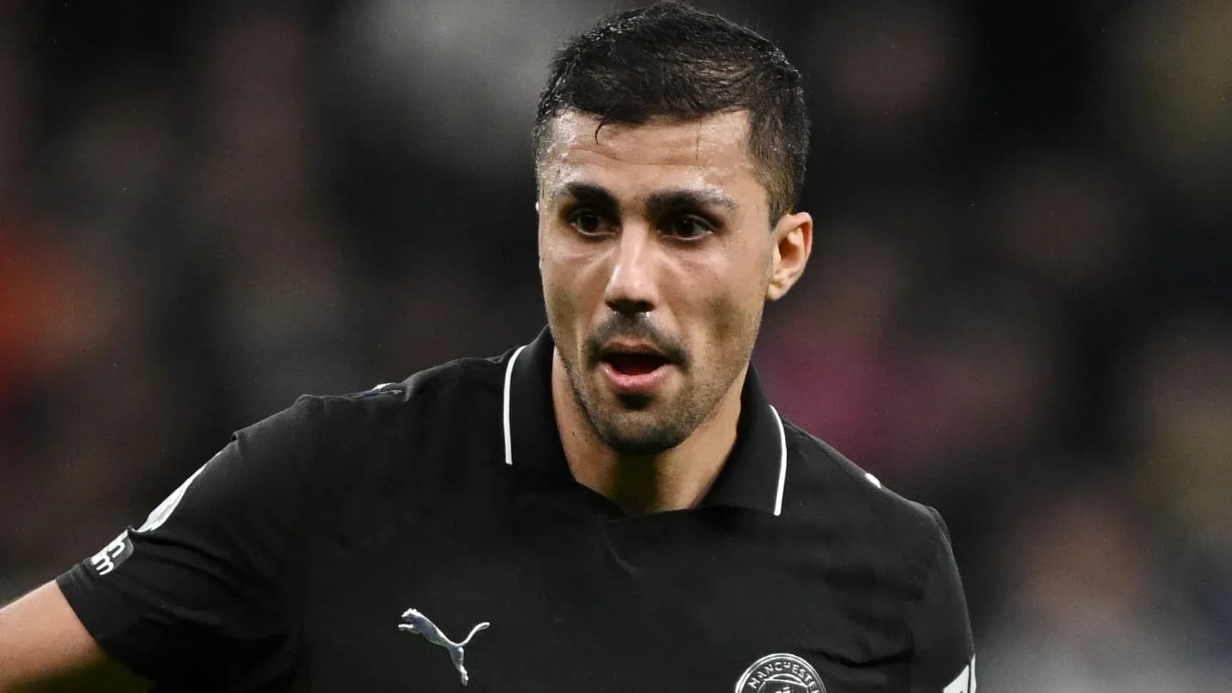 Futbolchi maydonda harakatda Futbolchi maydonda harakatda