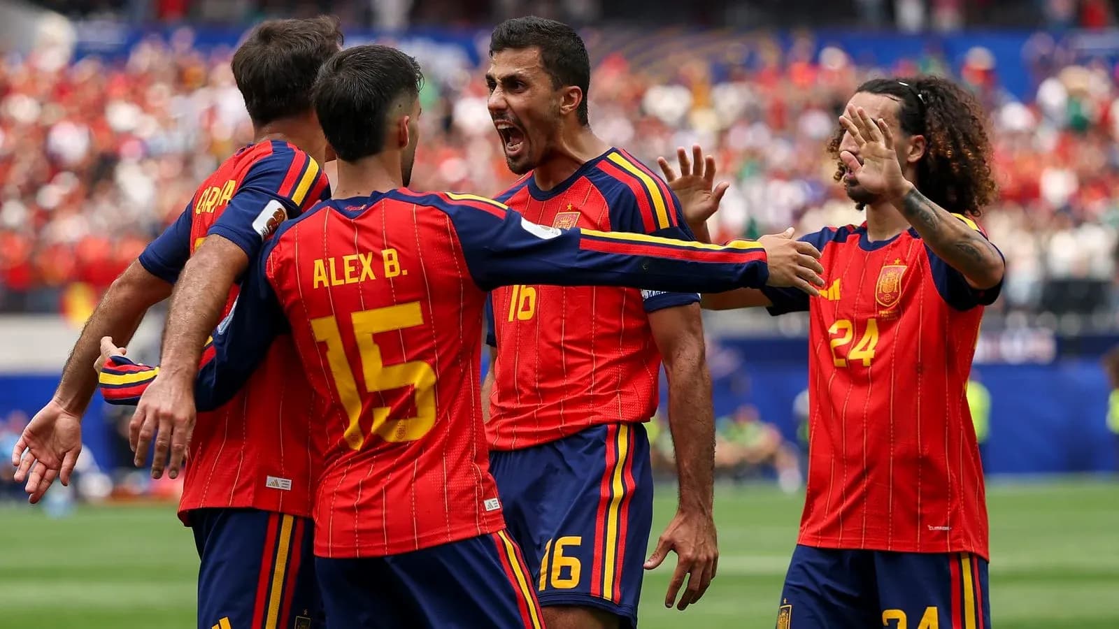 Ispaniya futbolchilarining gollaridan so'ng nishonlash Ispaniya futbolchilarining gollaridan so'ng nishonlash