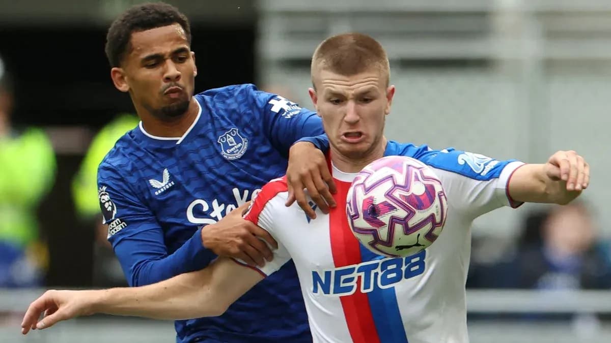 Everton and Crystal Palace players contesting the ball Everton and Crystal Palace players contesting the ball