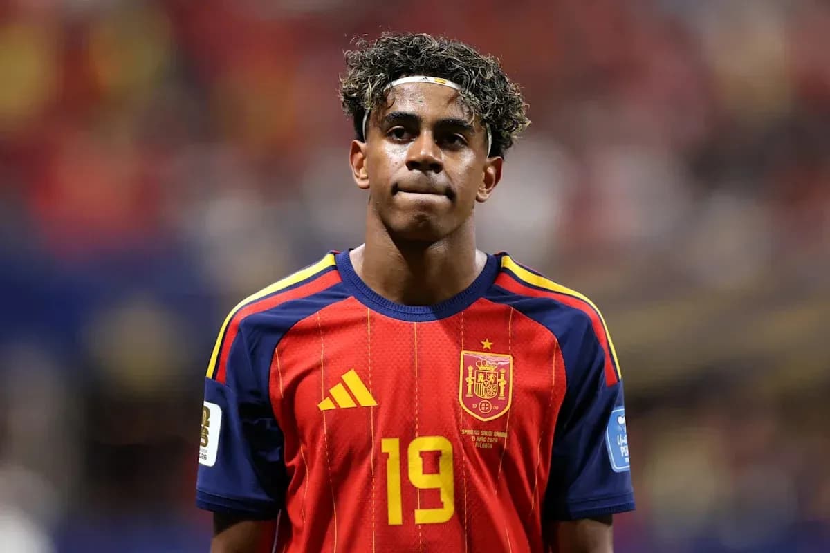 Futbolchi Ispaniya formasida, raqami 19 Futbolchi Ispaniya formasida, raqami 19