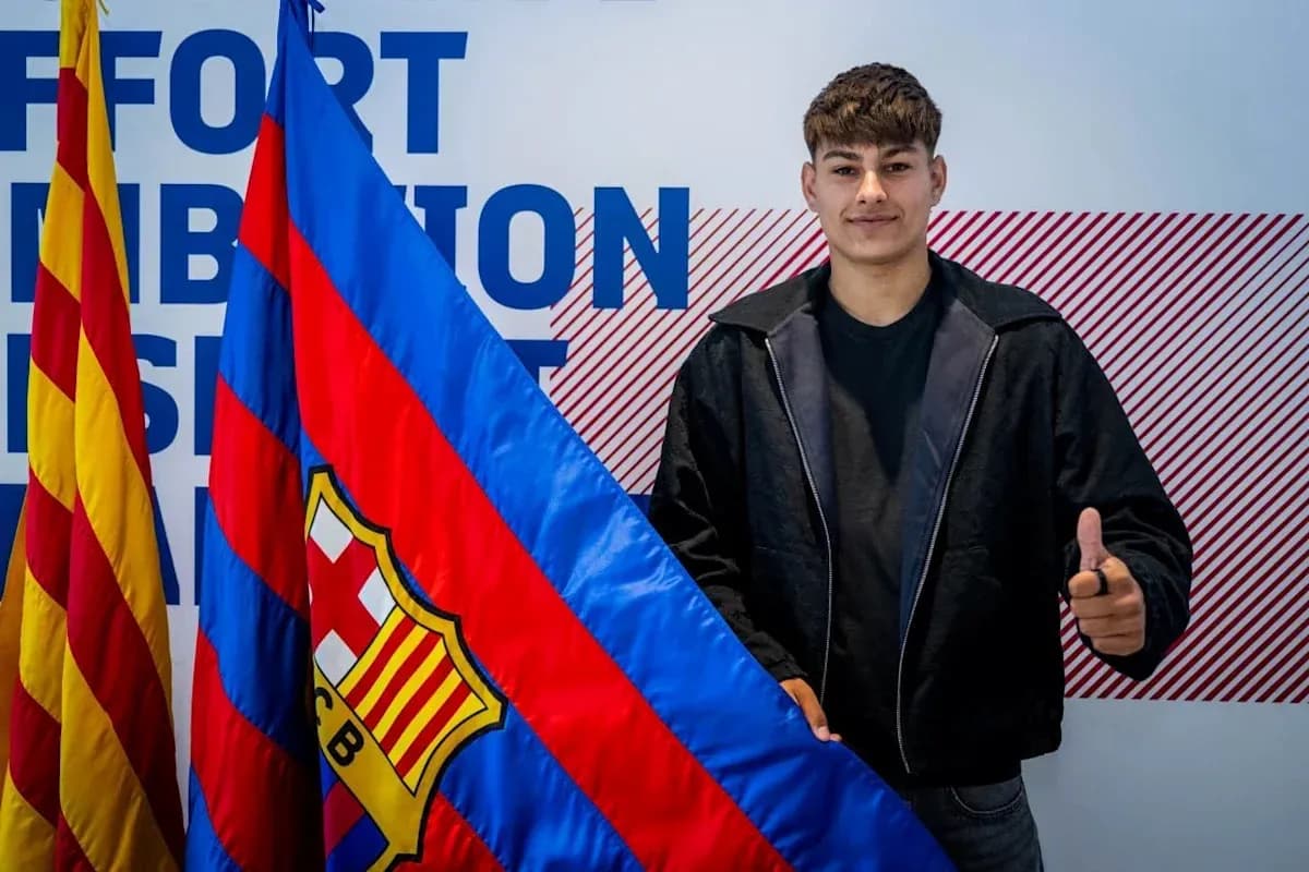 Yoshinori Muto with FC Barcelona flag during signing event Yoshinori Muto with FC Barcelona flag during signing event