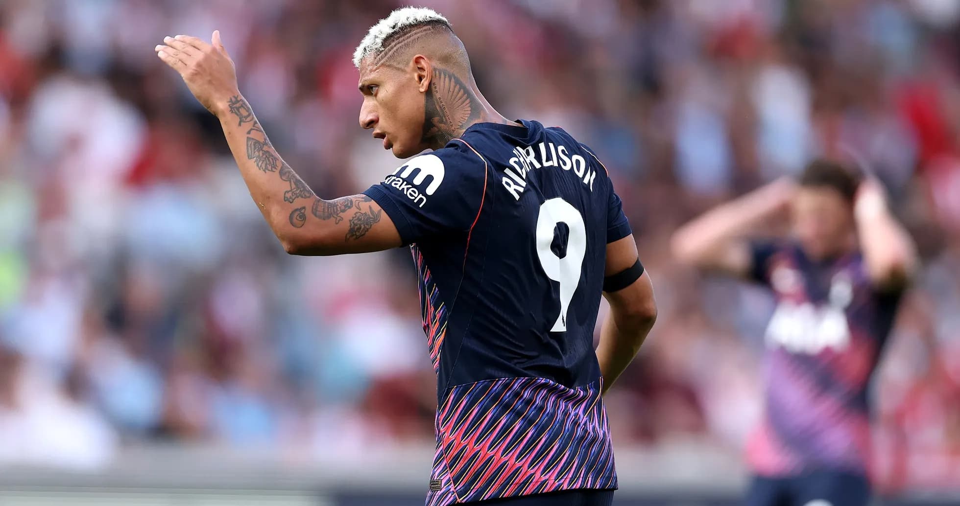 Futbolchi Richarlison maydonda harakatda Futbolchi Richarlison maydonda harakatda