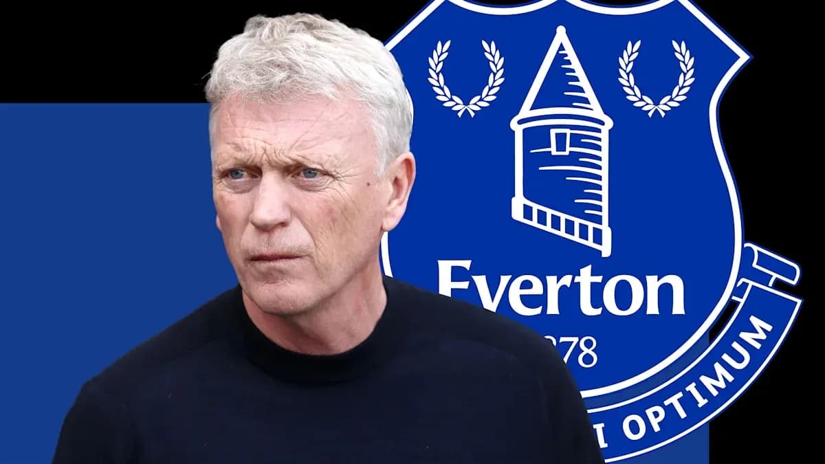 Menejer Everton klubi oldida turgan shaxs Menejer Everton klubi oldida turgan shaxs
