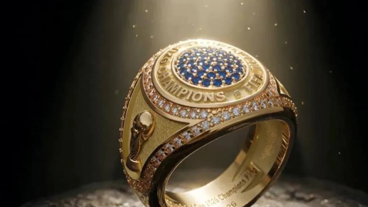 Oltin chempionlar uzuk, ko'k toshlar bilan Oltin chempionlar uzuk, ko'k toshlar bilan