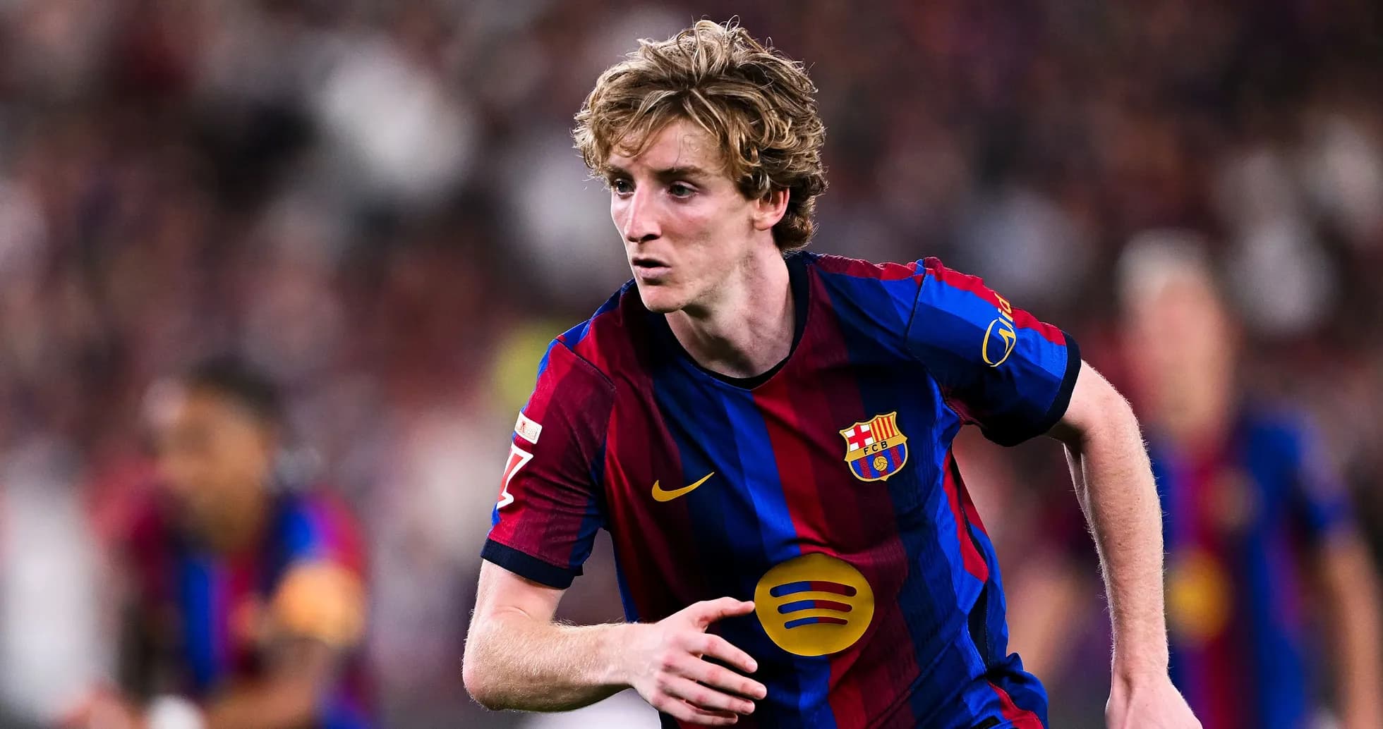 Futbolchi Barcelonada harakatda, o'yin davomida Futbolchi Barcelonada harakatda, o'yin davomida