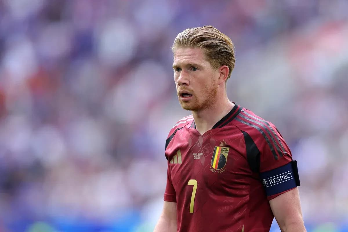 Futbolchi Belgiya jamoasi formasida o'yin davomida Futbolchi Belgiya jamoasi formasida o'yin davomida
