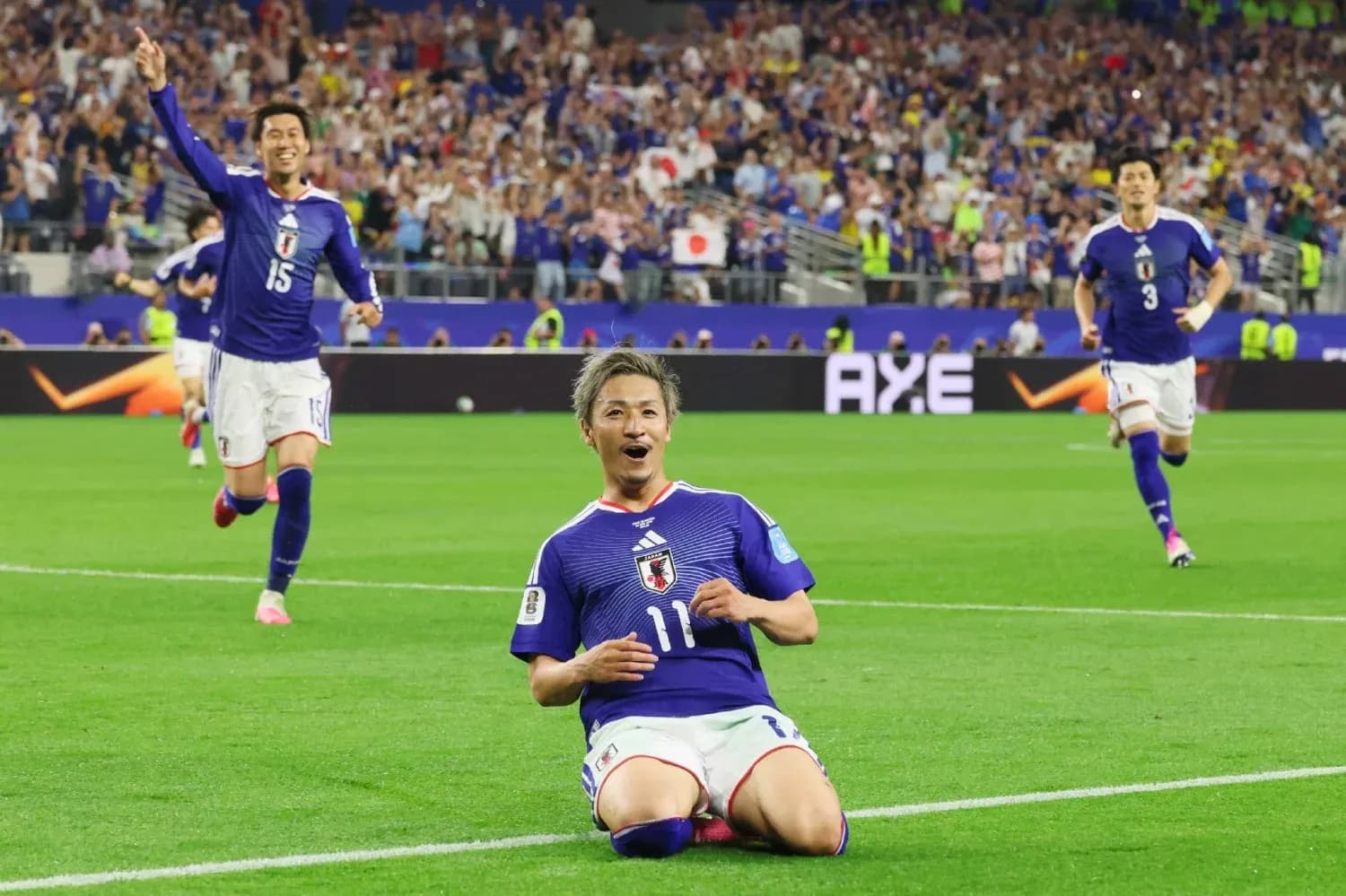 Japon futbolchisi gol urib, nishonlayapti Japon futbolchisi gol urib, nishonlayapti