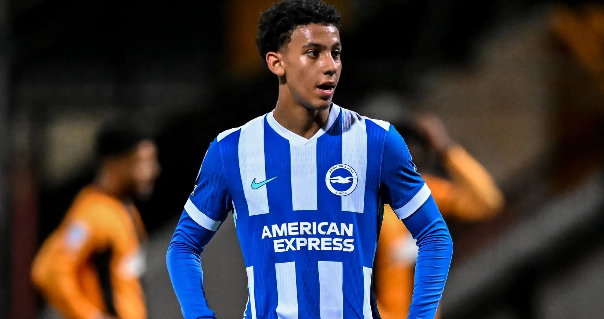 Futbolchi Brighton & Hove Albion formasida Futbolchi Brighton & Hove Albion formasida