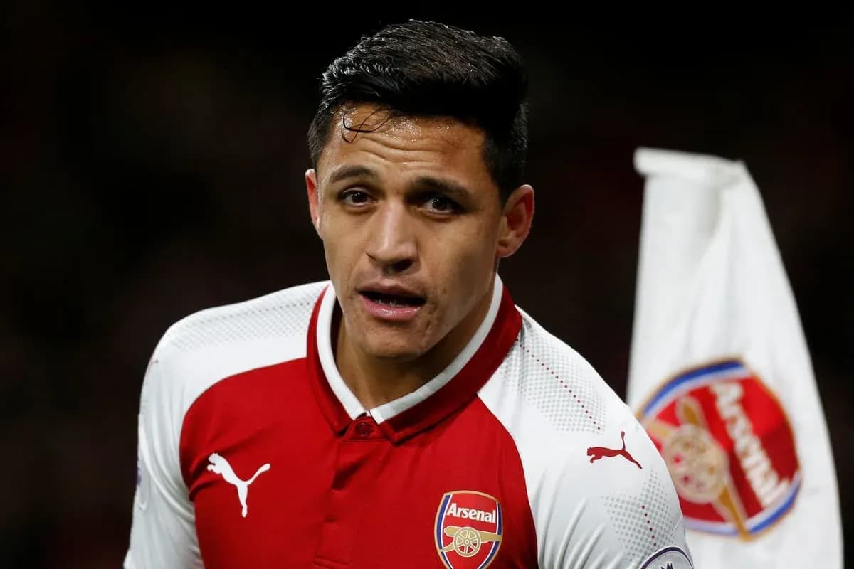 Futbolchi maydonga kirayotgan Arsenal futbolchisi Futbolchi maydonga kirayotgan Arsenal futbolchisi