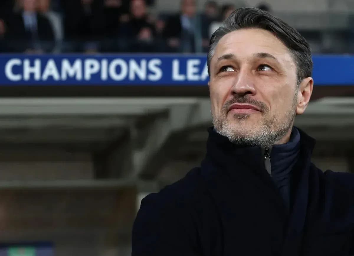 Trener stadionida UEFA Chempionlar ligasi banneri ostida Trener stadionida UEFA Chempionlar ligasi banneri ostida