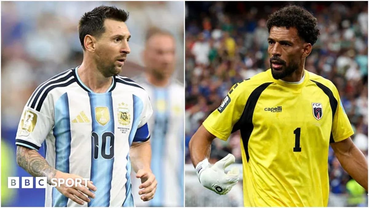 Lionel Messi and goalkeeper during match Lionel Messi and goalkeeper during match