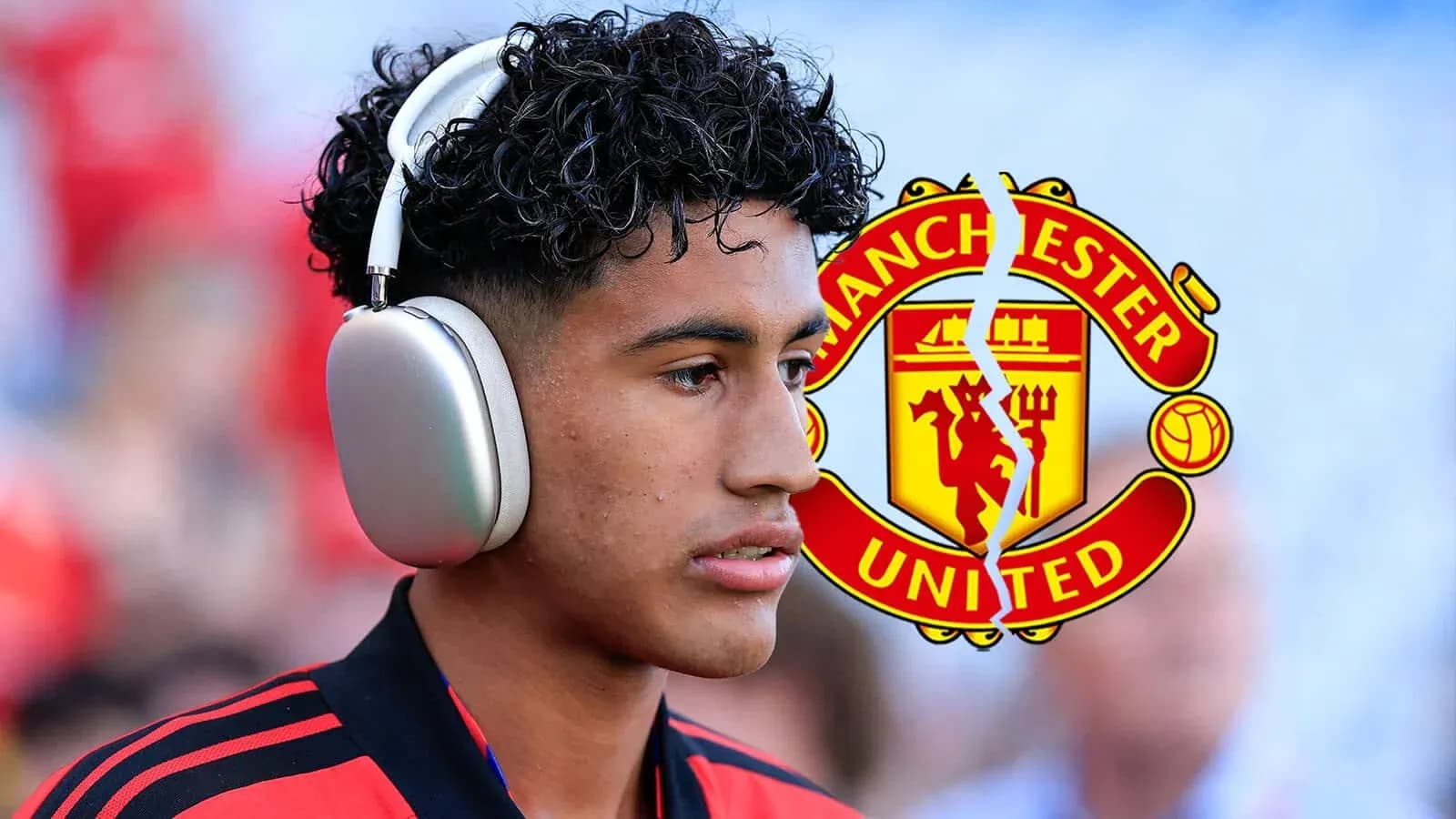 O'yinchi eshitish quloqchinlari bilan, Manchester United logosi O'yinchi eshitish quloqchinlari bilan, Manchester United logosi