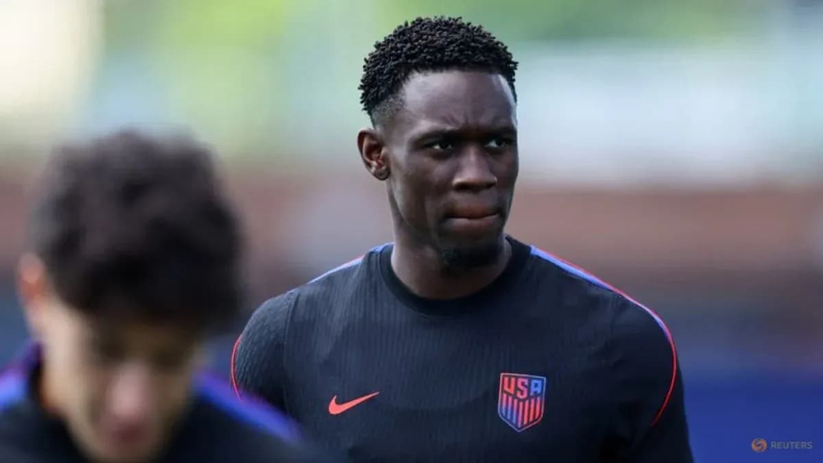 Futbolchi treningda, USA formasida Futbolchi treningda, USA formasida