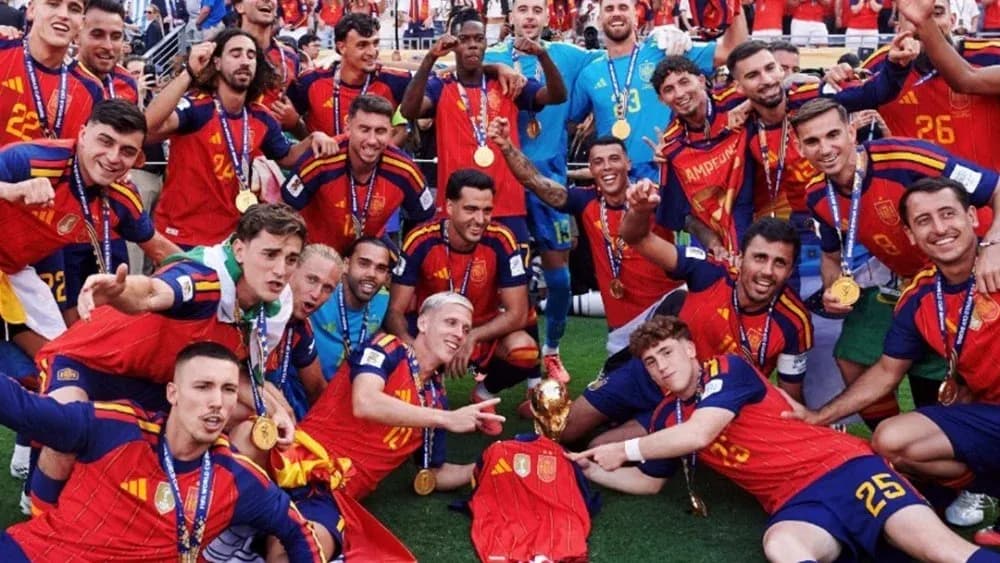 Ispaniya futbol jamoasi g'alaba nishonlayapti Ispaniya futbol jamoasi g'alaba nishonlayapti