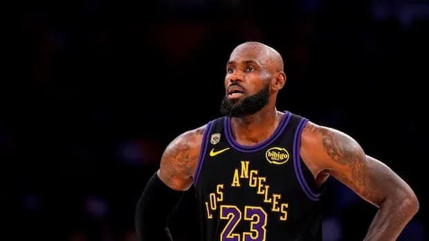 Basketball player in Los Angeles Lakers uniform Basketball player in Los Angeles Lakers uniform