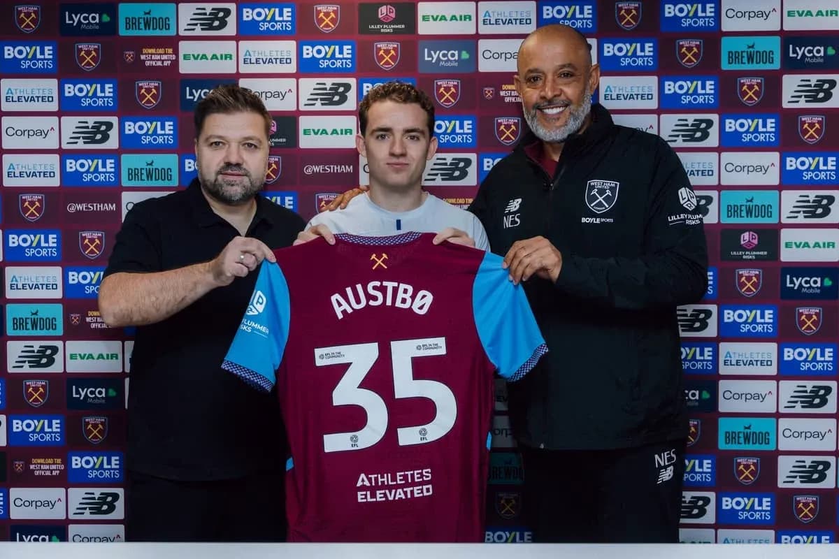 Futbolchi Austbø yangi formasini ushlab turibdi Futbolchi Austbø yangi formasini ushlab turibdi