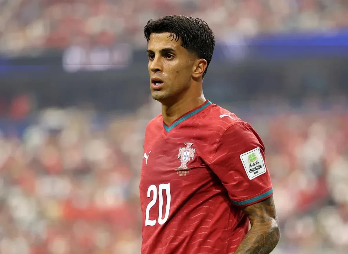 Futbolchi Portugaliya formasida o'yin davomida Futbolchi Portugaliya formasida o'yin davomida