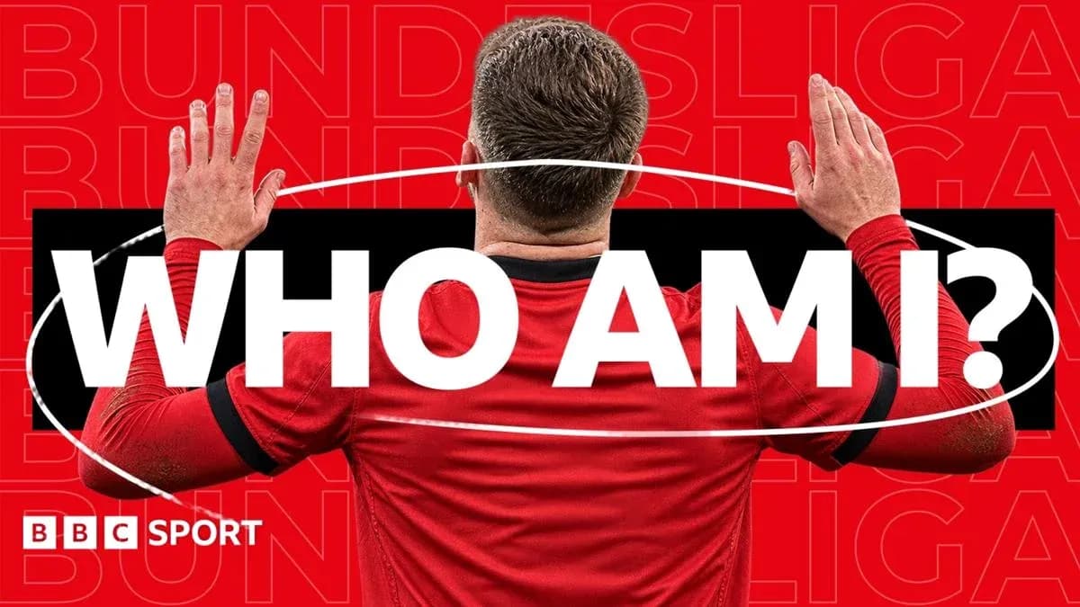 Futbolchi qizil formada orqa tomondan Futbolchi qizil formada orqa tomondan