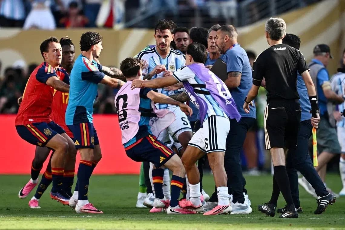 Players from Argentina and Spain involved in confrontation Players from Argentina and Spain involved in confrontation