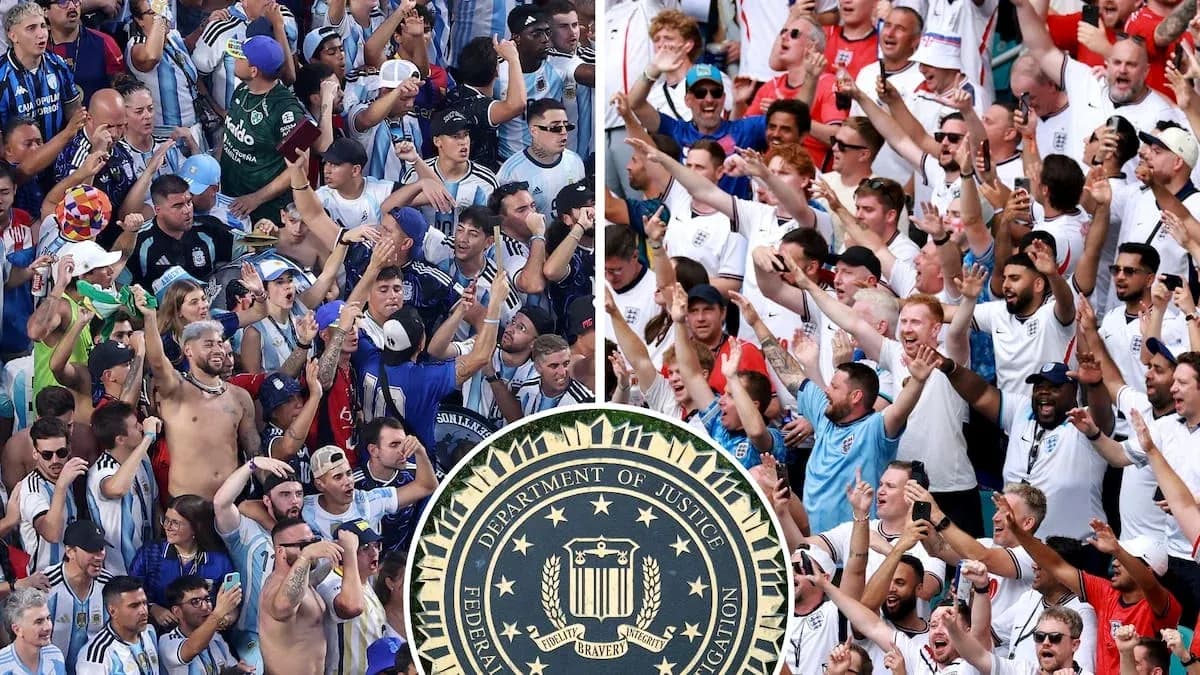 Futbol muxlislari Argentina va Angliya bayroqlari bilan Futbol muxlislari Argentina va Angliya bayroqlari bilan