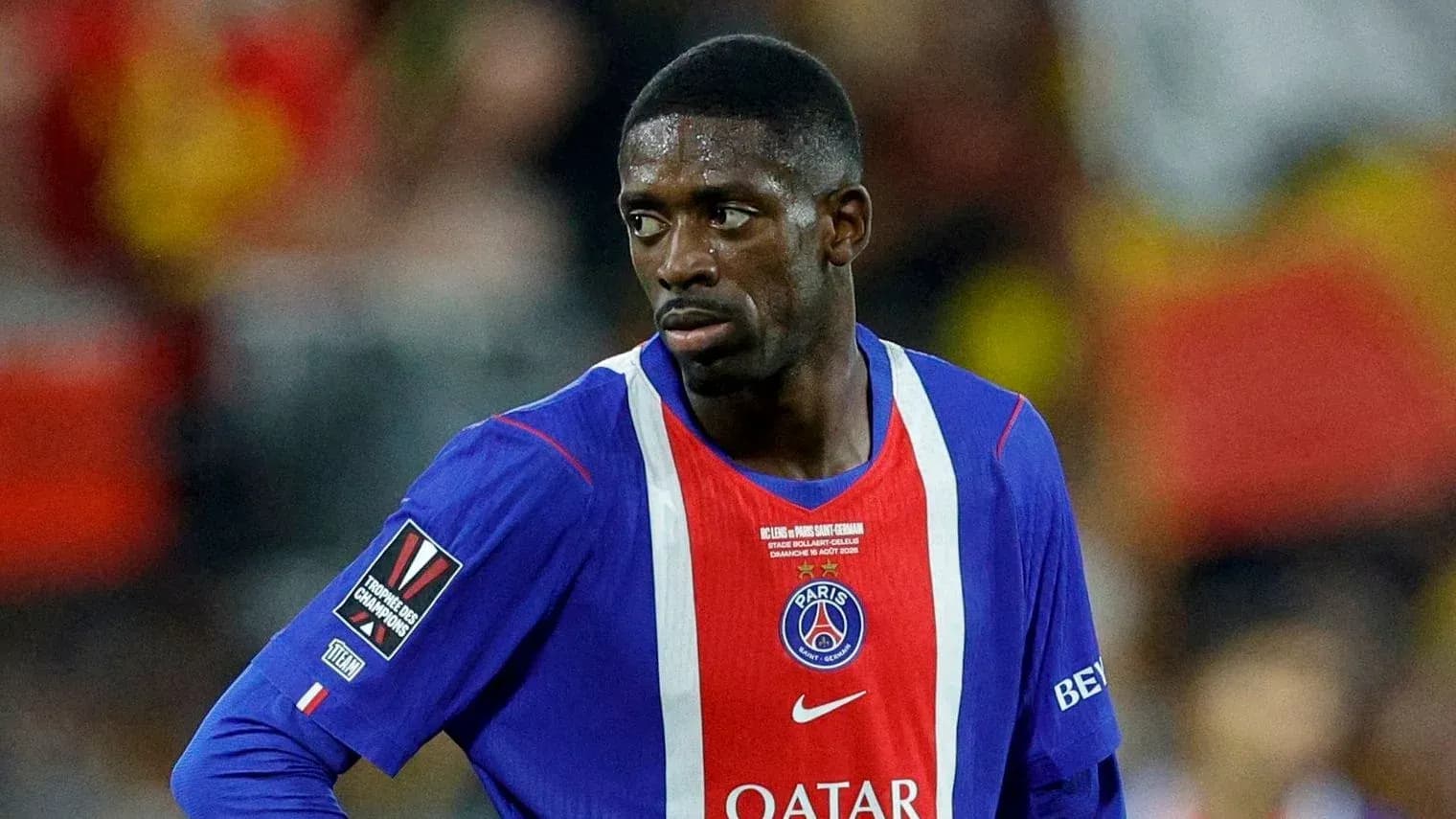 Futbolchi PSG formasida o'yin davomida Futbolchi PSG formasida o'yin davomida