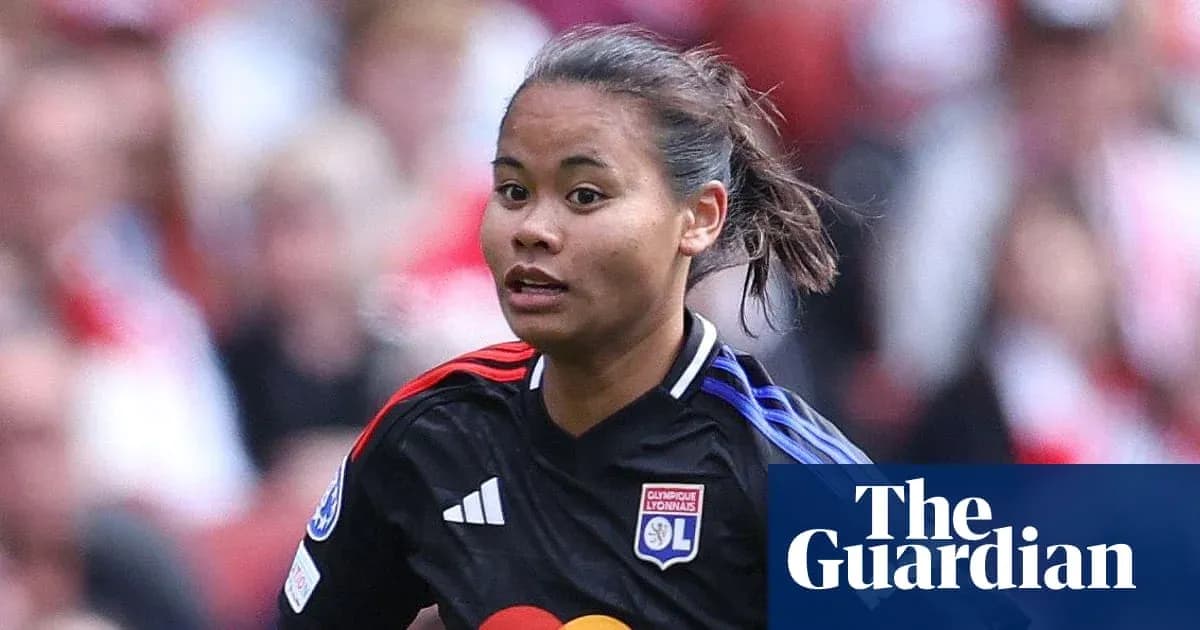 Futbolchi maydonida harakatda Futbolchi maydonida harakatda