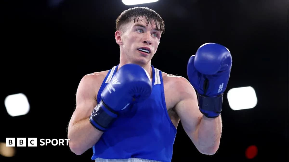 Bokschi ringda jang qilayotgan sportchi Bokschi ringda jang qilayotgan sportchi