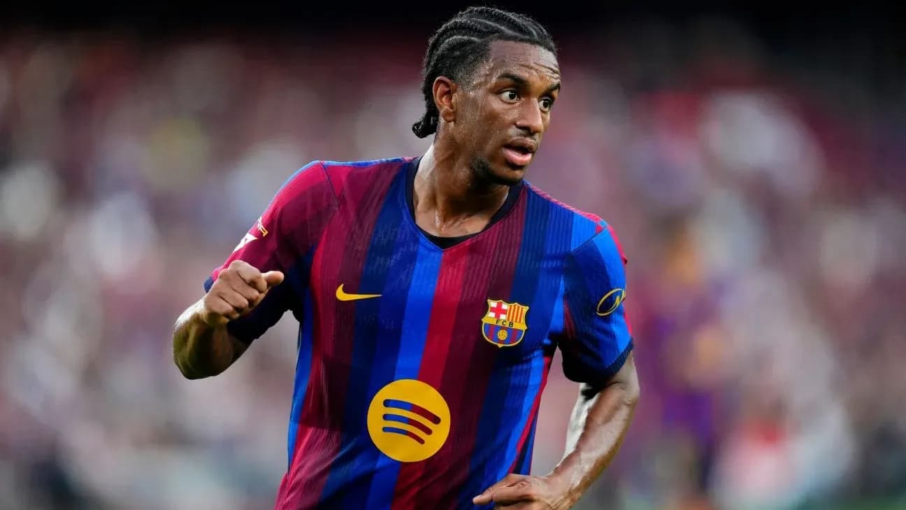 Futbolchi Barcelona formasida o'yin o'tkazmoqda Futbolchi Barcelona formasida o'yin o'tkazmoqda