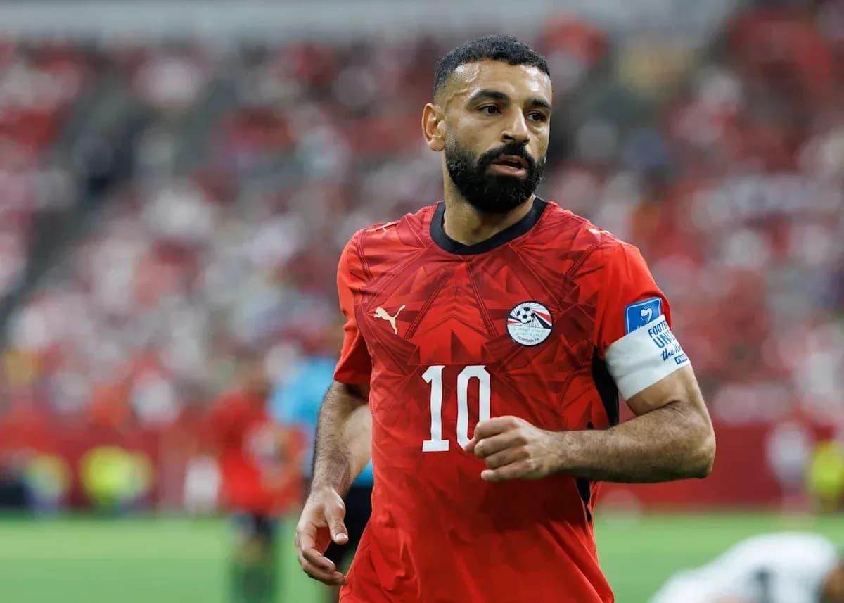 Futbolchi Misr formasida o'yin o'tkazmoqda Futbolchi Misr formasida o'yin o'tkazmoqda