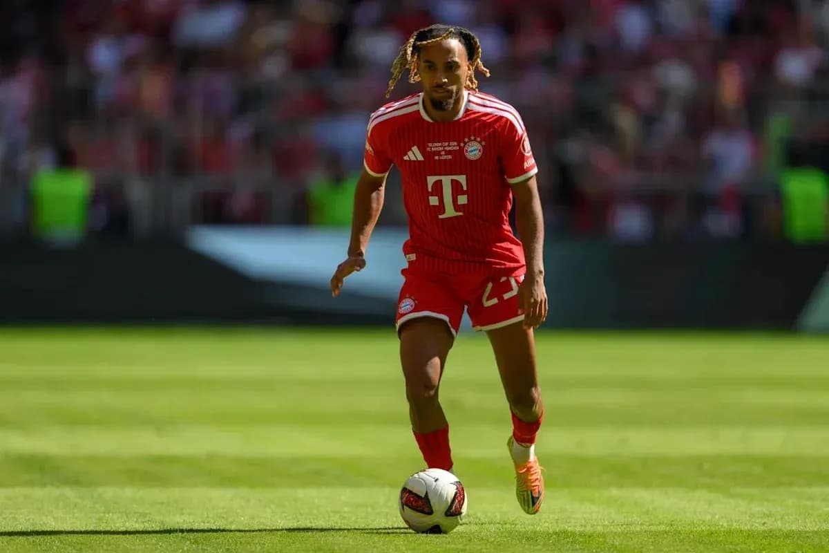 Bayern Munich player running with the ball Bayern Munich player running with the ball