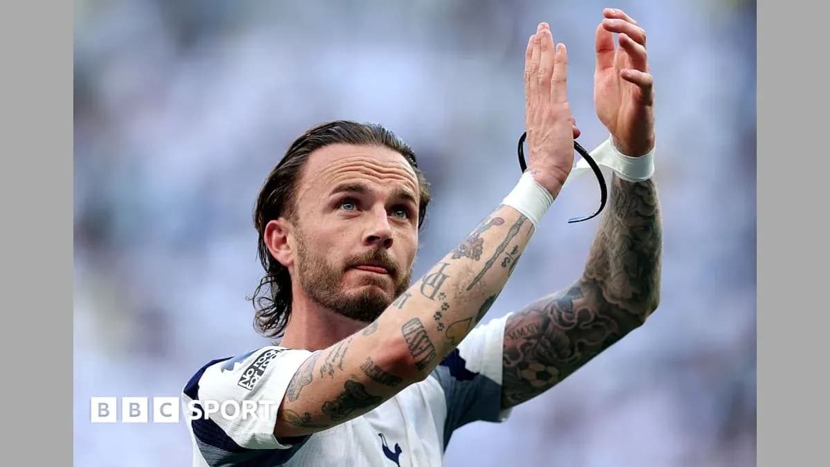 Futbolchi muxlislar bilan xayrlashmoqda Futbolchi muxlislar bilan xayrlashmoqda
