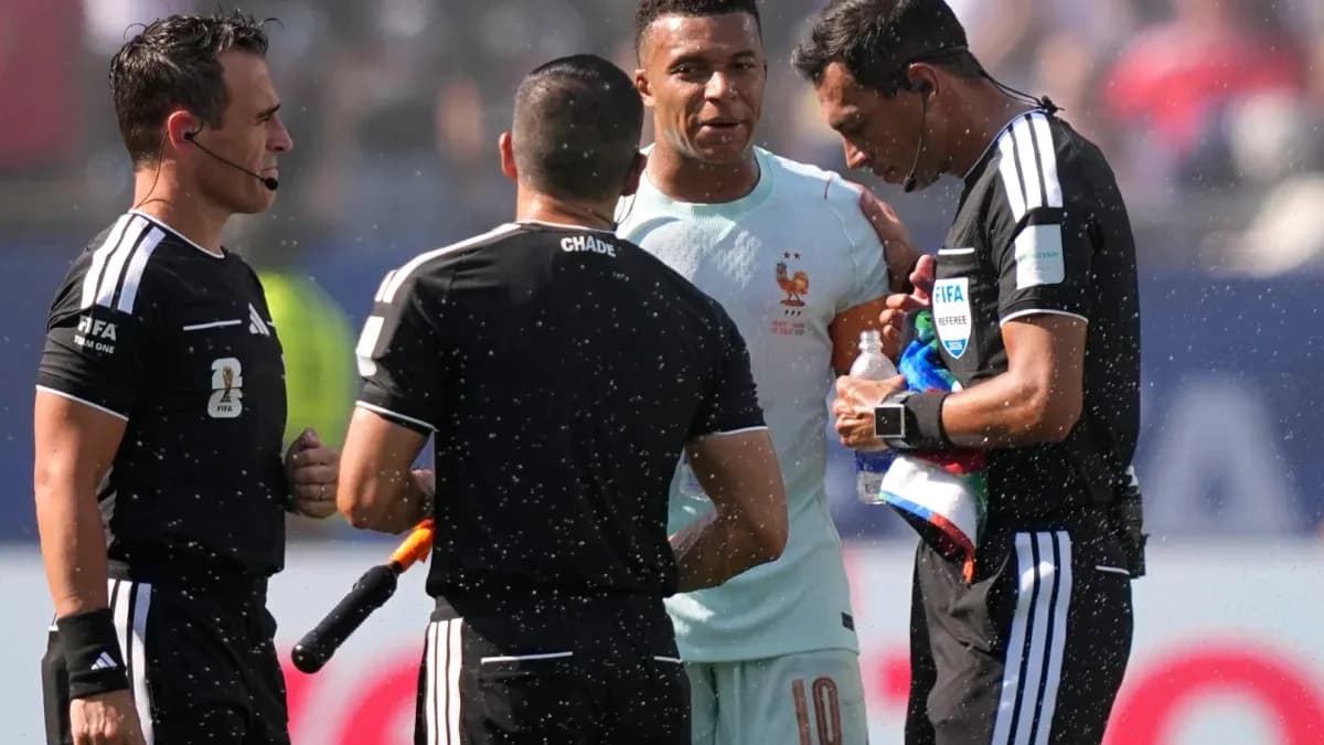 Kylian Mbappé speaking with referees during match Kylian Mbappé speaking with referees during match