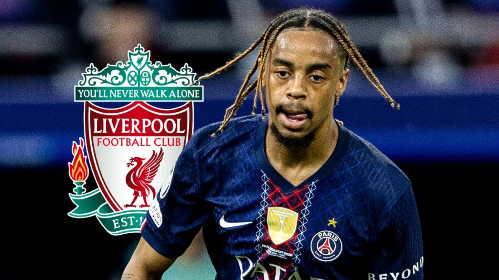 Futbolchi PSG formasida maydonda harakatlanmoqda Futbolchi PSG formasida maydonda harakatlanmoqda