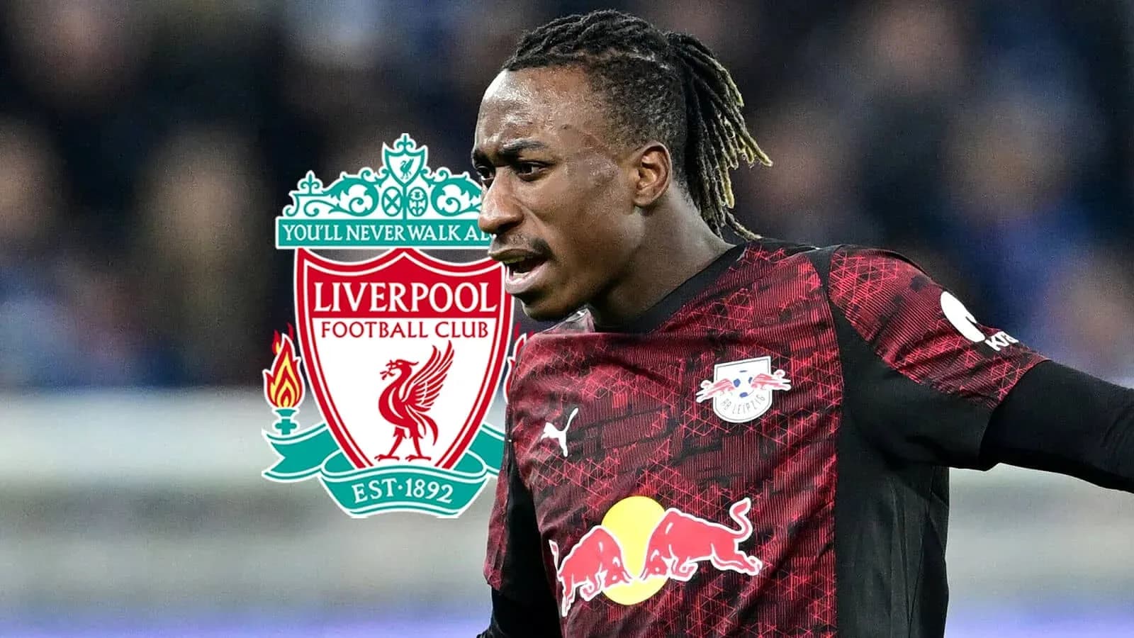 Futbolchi o'yin davomida harakat qilmoqda Futbolchi o'yin davomida harakat qilmoqda