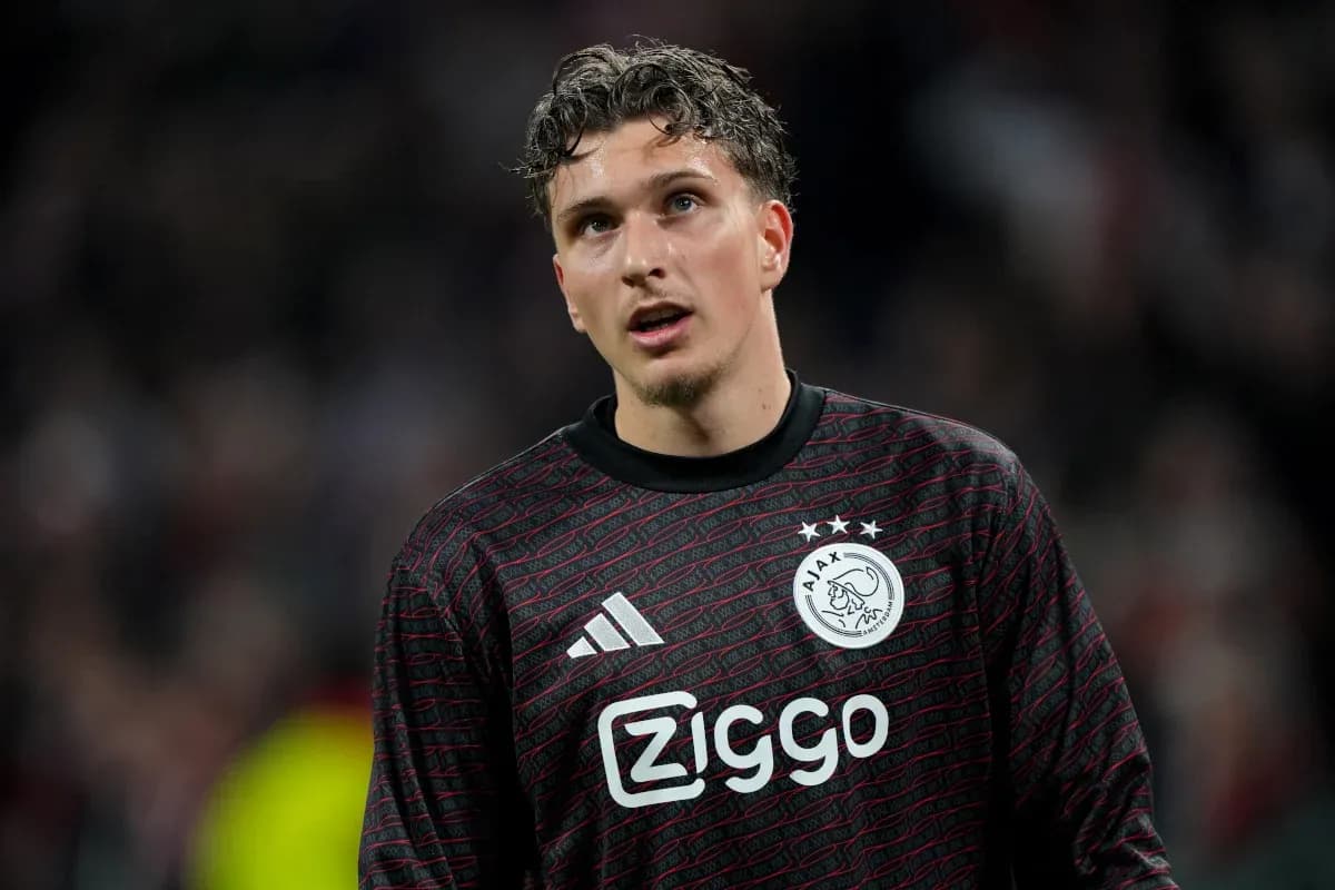 Goalkeeper in Ajax kit during match Goalkeeper in Ajax kit during match
