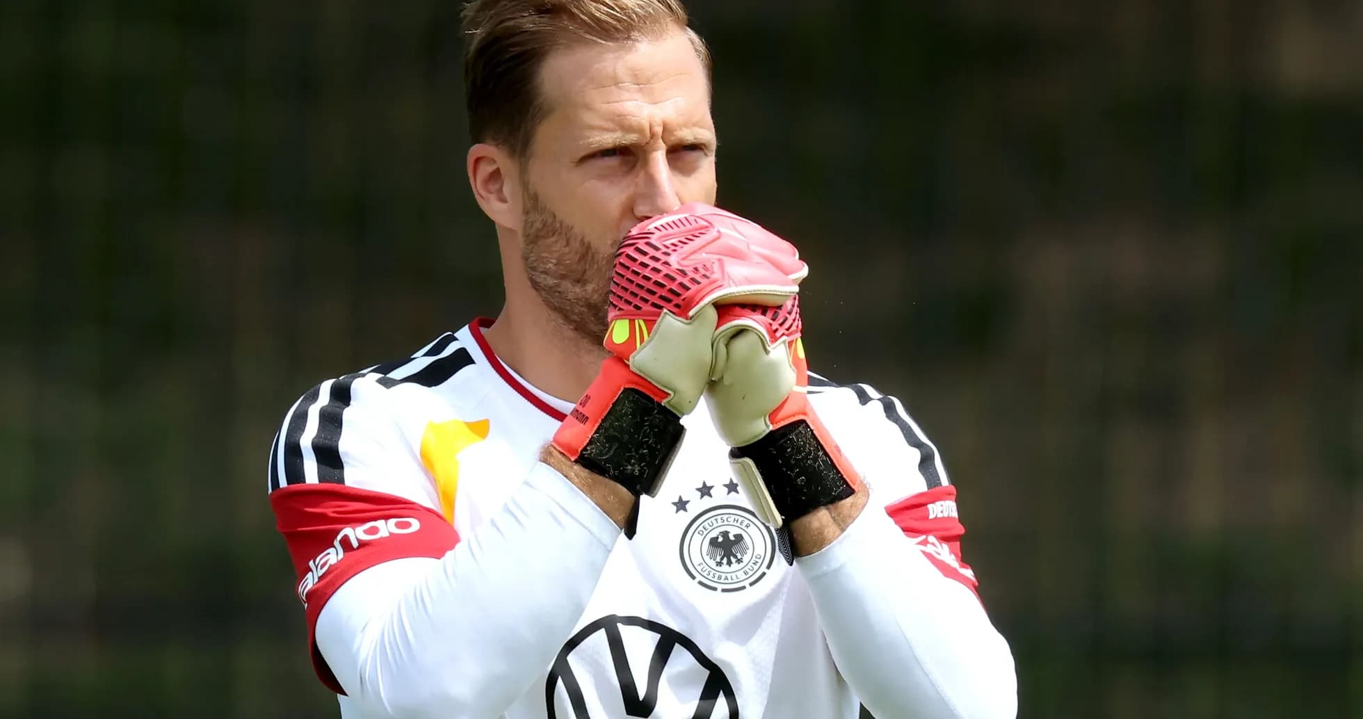 Goalkeeper in training with gloves and jersey Goalkeeper in training with gloves and jersey