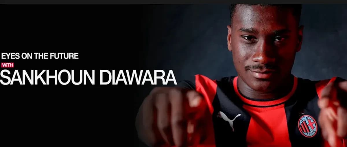 Futbolchi Sankhoun Diawara poz berib turibdi Futbolchi Sankhoun Diawara poz berib turibdi