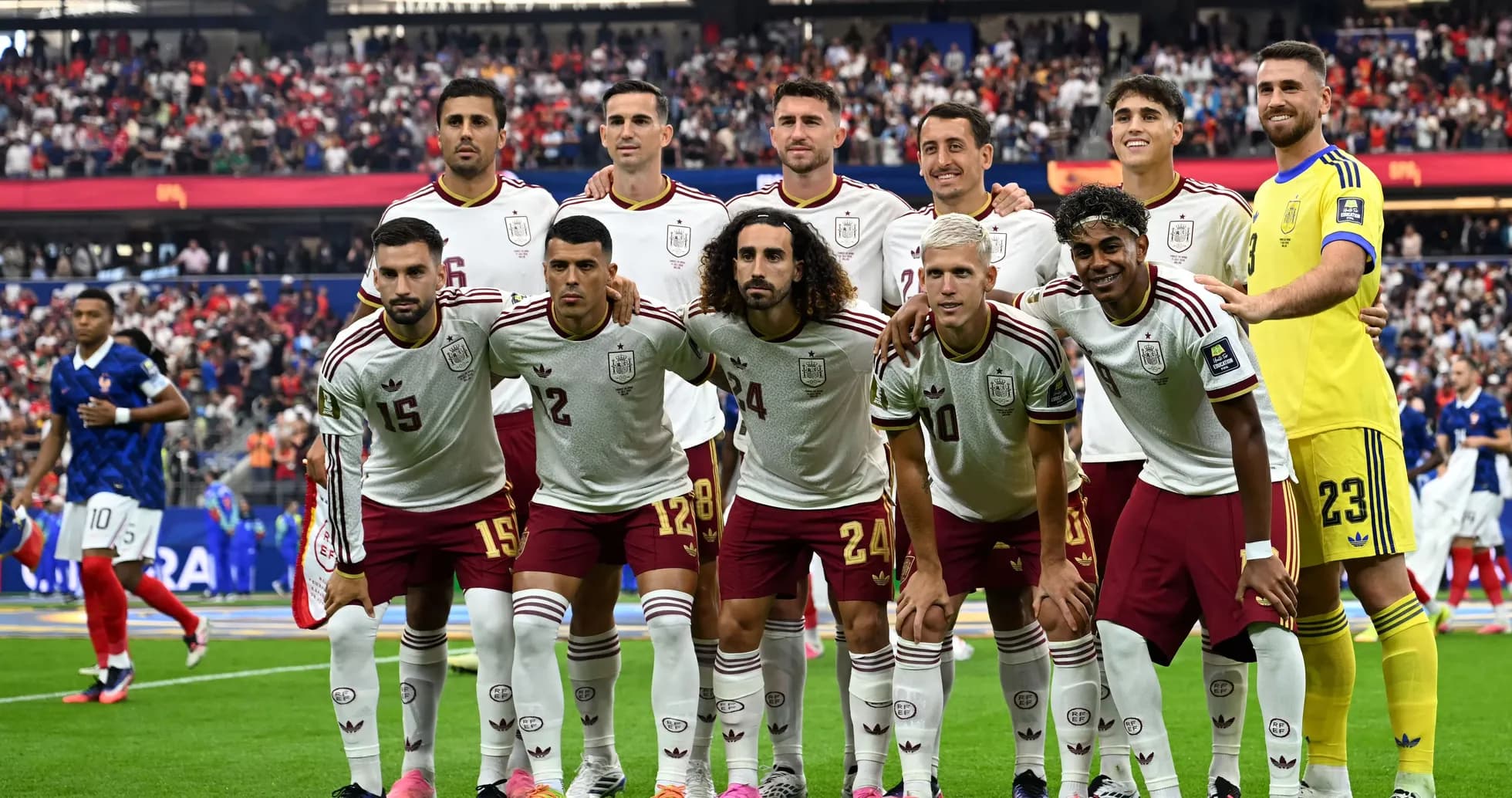 Ispaniya futbol jamoasi maydonda saf tortgan Ispaniya futbol jamoasi maydonda saf tortgan