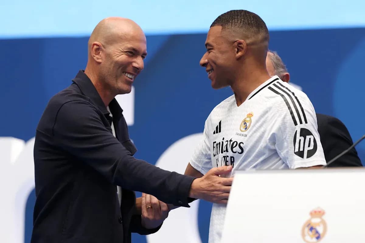 Zinedine Zidane and Kylian Mbappé at presentation Zinedine Zidane and Kylian Mbappé at presentation