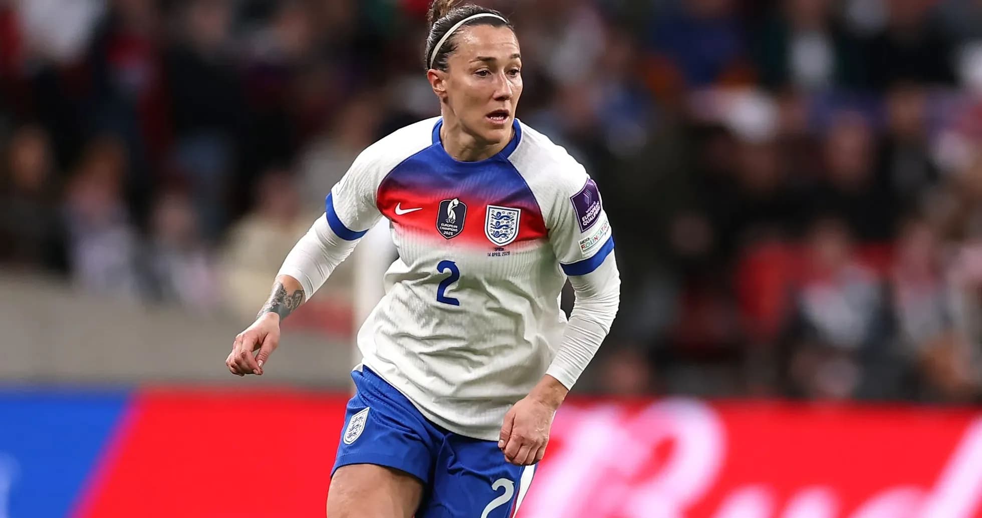 Futbolchi maydonda harakatda, England formasida Futbolchi maydonda harakatda, England formasida