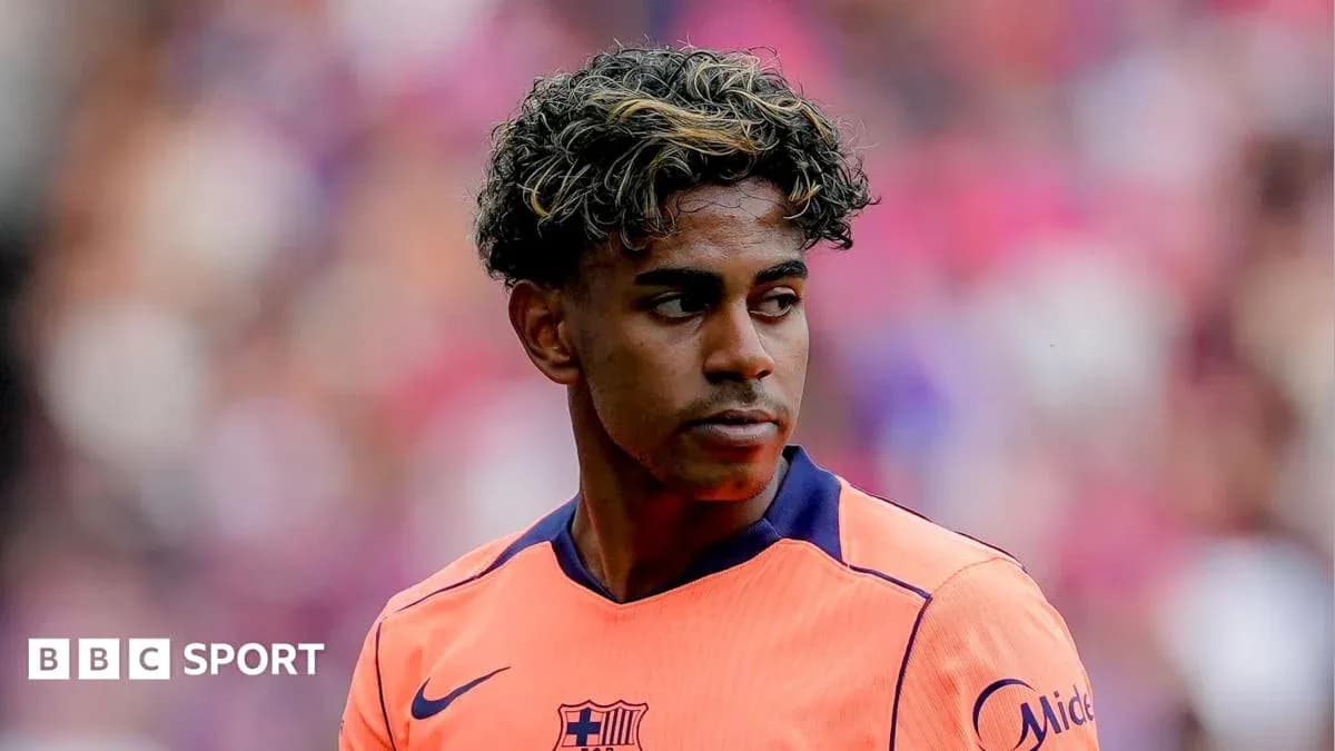 Futbolchi maydonda, Barcelona formasi kiygan Futbolchi maydonda, Barcelona formasi kiygan