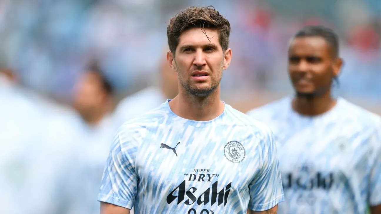 Futbolchi maydonda treningda, Manchester City formasi Futbolchi maydonda treningda, Manchester City formasi